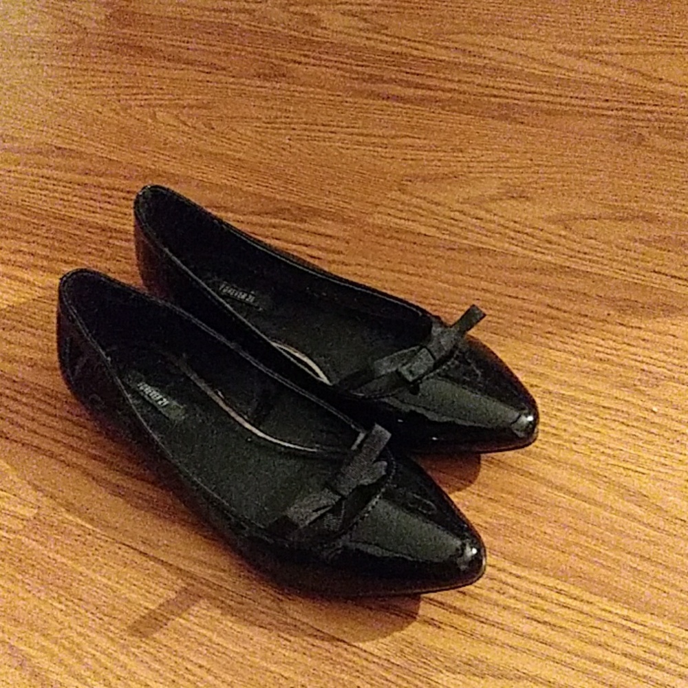 Patent leather flats